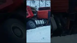 лесовозы Shacman. спуск с "Топора" . Хабаровский край