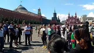 Хор поющих вьетнамок на Красной площади!!!
