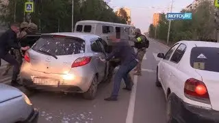 В Якутске задержание группы наркосбытчиков сняли на видео
