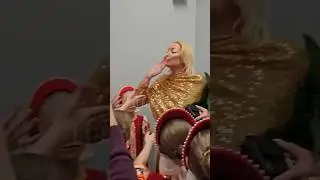 Милота от Анастасии Волочковой. Она решила поддержать детский танцевальный коллектив перед концертом
