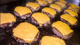 SUPER Juicy! Australian  handmade burger made with fresh meat ground daily 서울맛집 연남 1989 버거스탠드 수제버거