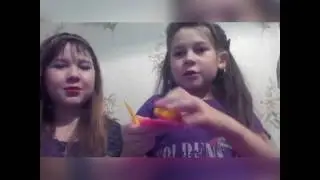 Раскрываем коробку тесто для лепки чтобы готовить еду.