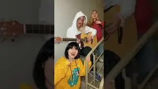 Поем в подъезде GUMA - Стеклянная вместе с Сашей Капустиной и Дашей Волосевич 😍