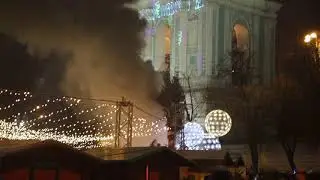 Пожар на открытии елки в Киеве. Дыма больше чем огня) 19 декабря 2020 года.