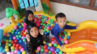 Unboxing Kolam Renang - Gavin dan Uni Bermain Air & Perosotan - Kids Swimming Pool