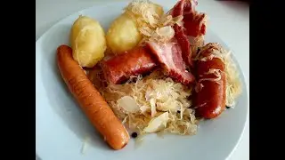 Choucroute à l'Alsacienne. Sauerkraut Recipe.