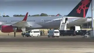 'U2 & Noel Gallagher in Sydney as they pose for pics on private plane' #15MOF