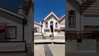 Handstand walking with a view of the cutest houses 🏘️🏠🏘️ #acrobatics #calisthenics #handstandworkout