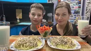 МУКБАНГ КАЛЬМАРЫ С ГРИБАМИ в СЛИВОЧНОМ СОУСЕ/СПАГЕТТИ/MUKBANG SQUID WITH MUSHROOMS in CREAM SAUCE