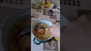 Наливаю гороховый суп
