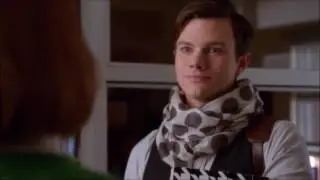 Glee - Kurt looks at the suicide pamphlet 6x12