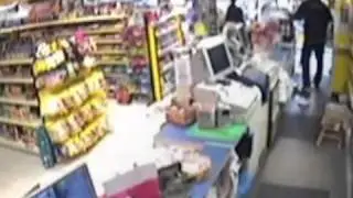 Уборщица прогнала грабителей шваброй