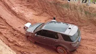 land rover discovery VS Mitsubishi Pajero Mud test