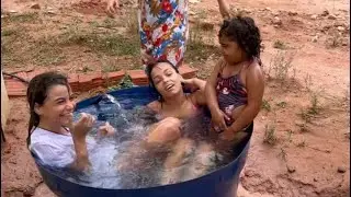 TAYNARA LEVANDO KAMYLINHA PRA CAIXA DE ÁGUA DELA 😱