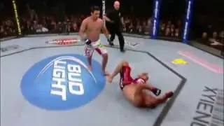 Flying front kick Lyoto Machida (MMA)