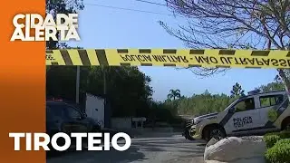 Suspeito de homicídios é morto em confronto após receber a polícia com tiros