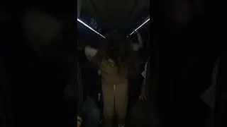 В автобусе ехать шумно говорили они )