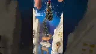 They turn invisible for perfect Christmas decoration! 🎄😲