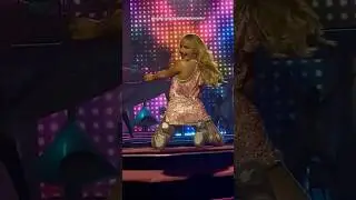 Sabrina Carpenter has reverse cowgirl 'Juno' position in Houston 🤠😂 #shorts #sabrinacarpenter