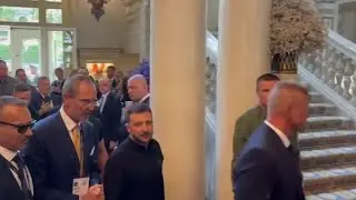 Il presidente ucraino Zelensky arriva a Cernobbio