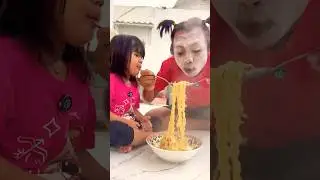 Bego & Alana Eat Noodles ❗️