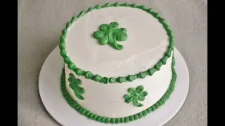 St  Patricks Day Buttercream Shamrock Cake