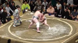 Tochinoshin (2-0) - Arawashi  (0-2),  Sumo : Natsubasho '17