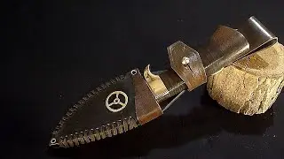 Ножны из старых сапог и прочего хлама.  The scabbard is made from old boots and other rubbish.