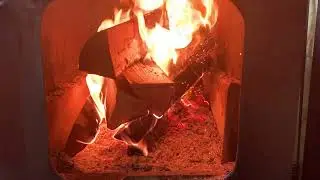 Loud Crackling Fire, Poplar fireworks in the old wood stove