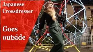 [Asian Crossdresser playing in front of spaceship] Short movie with fun - HA605