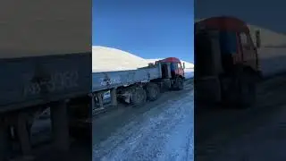 Дороги Якутии. Камаз на подъем.