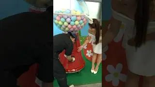 工具機展覽最重要的事 跟兔女郎轉扭蛋 