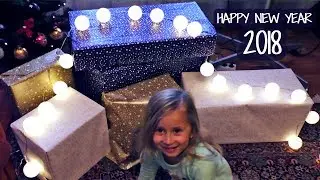 Novogodisnji POKLONI od Deda Mraza || Nova 2018 Godina || NEW YEAR Gifts Christmas Opening Presents