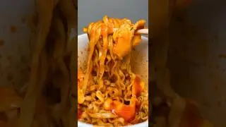 carbo buldak ramen with sriracha sauce #asmr #koreanfood