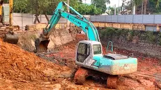 Excavator for dredging the lake bed   Construction machinery - Kids Picture Show