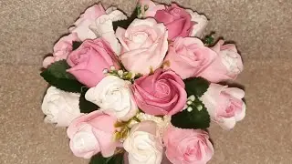 Букет из мыльных роз в круглой коробке.