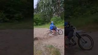 НЕ ВПИСАЛСЯ В ПОВОРОТ 😱 #enduro #moto #pitbike