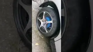 В Ялте кто-то проколол колёса машины Z-патриота