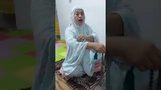 Mama ketahuan sallat tidak pakai celana