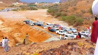 FLASH FLOOD Hits Drivers Caught in Traffic