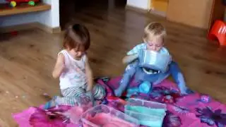 Сашенька и София играют с пеной / Alexander and Sofia.