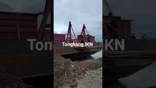 Tongkang IKN sandar di Teluk Palu 