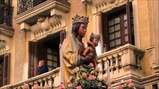 Procesión de la Virgen de la Almudena de Madrid por la calle Mayor