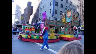 Barney's Christmas Float, At The Macy's Thanksgiving Day Parade (1999-2001)