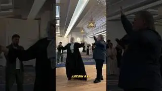 ХУСЕЙН РАСАЕВ ТАНЦУЕТ🔥 