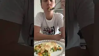 I tried the viral feta egg recipe from TikTok! 🍳 I made it low-carb with veggies 🥕