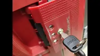 Do Samsonite Suitcases come with a Key?