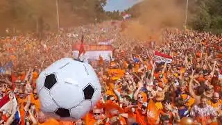 Fanwalk Berlijn gaat los op Van Links naar rechts Olympiastadion 25 juni 2024.