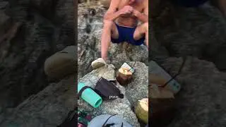 Регбист вытащил спицу с руки !
