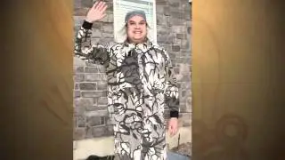 Отец провожал сына каждый день в разных костюмах.